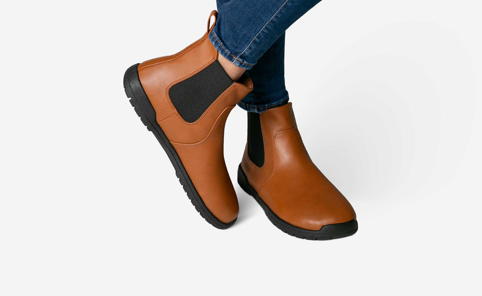 Model wearing the Chelsea Sienna
