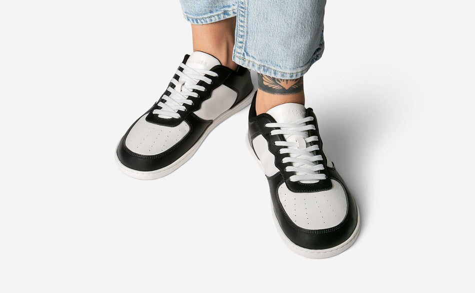 Model wearing the Courtside Classic Retro Black
